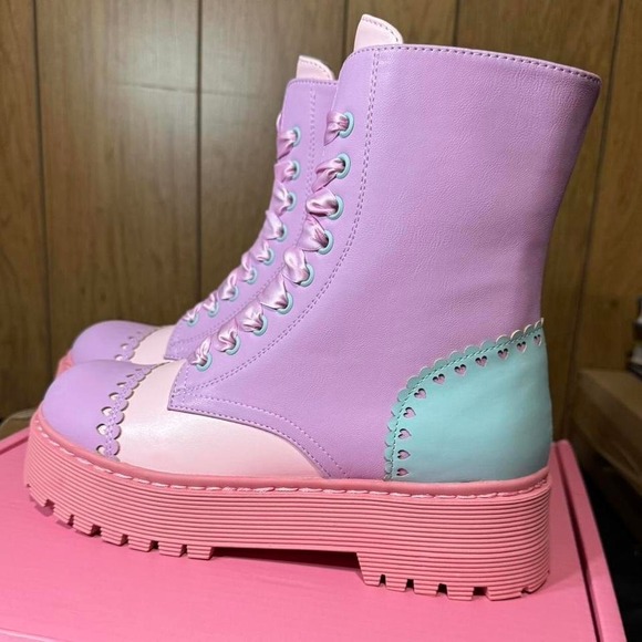 Dolls Kill‎ Pastel pink and purple platform combat boots NEW Size 10 Womens - Picture 4 of 4